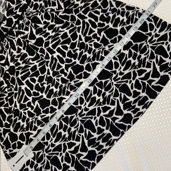 𝅺SUZIE in the City Animal Print Top - Picture 2 of 6